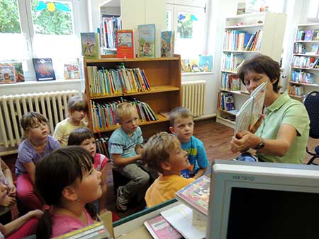 Die Lernanfänger der Klassen Flex 1 und 2 unternahmen eine "Reise" durch die Bibliothek. Jetzt wissen sie, was sie als Leser beachten müssen und wo ihre Bücher stehen. Die Lernanfänger der Klassen Flex 1 und 2 unternahmen eine "Reise" durch die Bibliothek. Jetzt wissen sie, was sie als Leser beachten müssen und wo ihre Bücher stehen.
